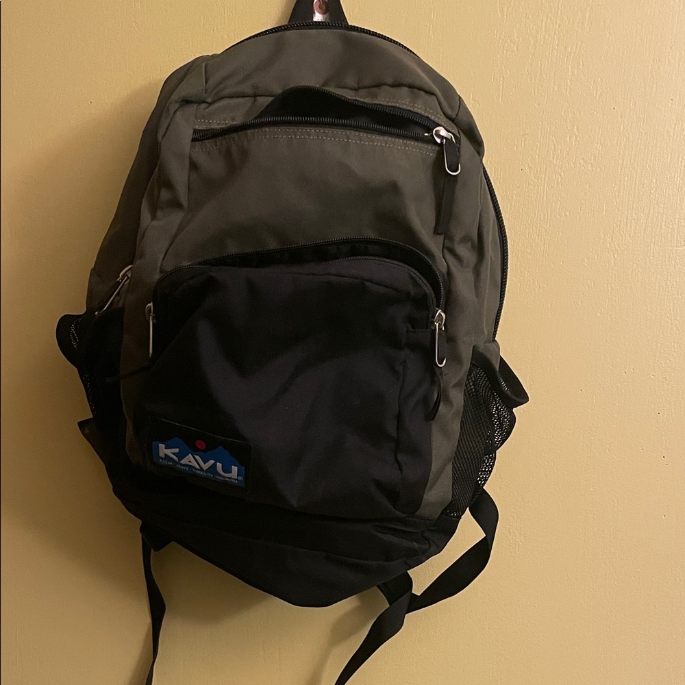 Kavu Two-Tone Backpack in Olive and Black